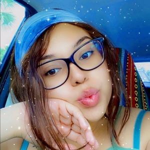 Meet your Posher, Leslie